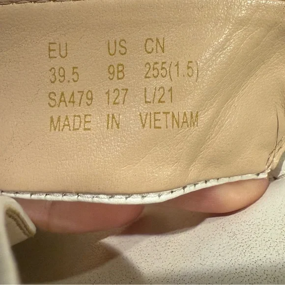 Stuart Weitzman Women's White Cross-Strap Sandals - Picture 6 of 6